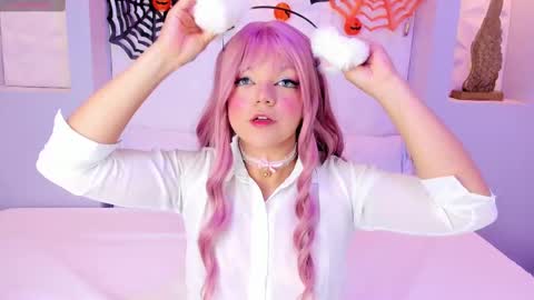 Snapshot of emilyrouss_ chatting on 10.17.25 EMILY online show from 10.17.25