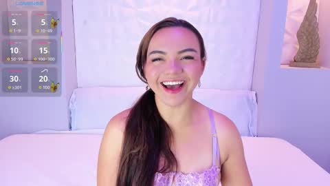 Snapshot of emilyrouss_ chatting on 11.04.25 EMILY online show from 11.04.25