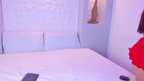 Snapshot of emilyrouss_ chatting on 11.12.25 EMILY online show from 11.12.25