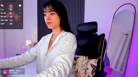Snapshot of emilyruiz1 chatting on 02.18.25 Emily online show from 02.18.25
