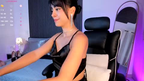 Snapshot of emilyruiz1 chatting on 03.11.25 Emily online show from 03.11.25