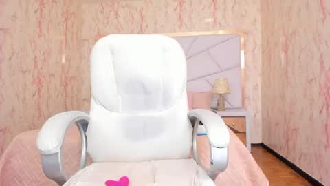 Emily  2200 - 600GMT-5 online show from 04.20.26