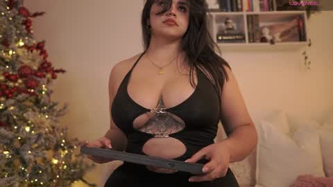 Snapshot of emilyxrose_ chatting on 12.12.24 IG thickemmsss online show from 12.12.24