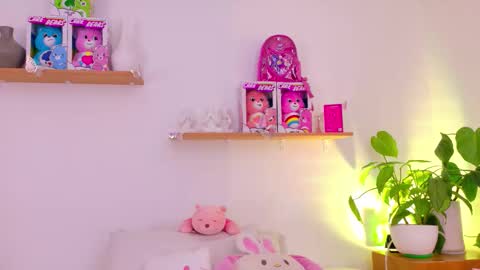 Emily Bank online show from 03.04.26