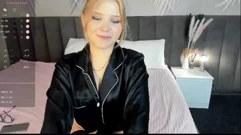 Snapshot of emilyyy_vibe chatting on 06.15.26 emilyyy_vibe online show from 06.15.26