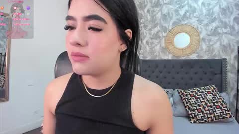 Snapshot of emma_1025 chatting on 10.07.25 emma  online show from 10.07.25