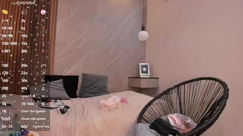 Snapshot of emma__rose1 chatting on 11.02.25 emma__rose1 online show from 11.02.25