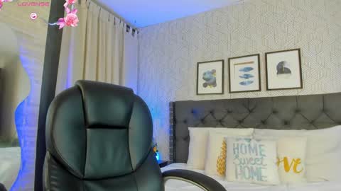 Snapshot of emma__smith01 chatting on 03.10.25 Emma online show from 03.10.25