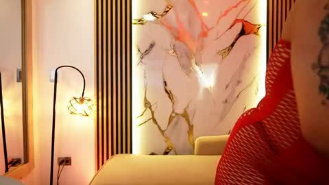 emma__walkerr_ online show from 04.17.26