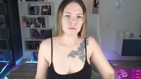 Snapshot of emma_bryan chatting on 05.16.26 Emma online show from 05.16.26