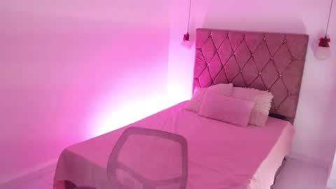 Snapshot of emma_carter2 chatting on 02.14.26 E M M A online show from 02.14.26