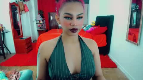 Snapshot of emma_diva chatting on 06.16.26 emma online show from 06.16.26