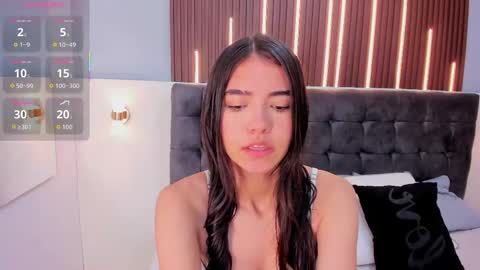 Snapshot of emma_doll7 chatting on 12.14.25 E online show from 12.14.25