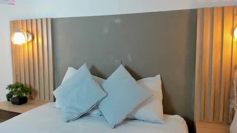 E M M A online show from 10.08.25