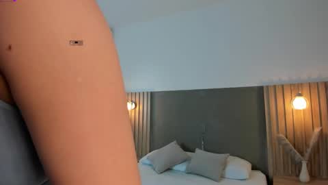 E M M A online show from 10.12.25