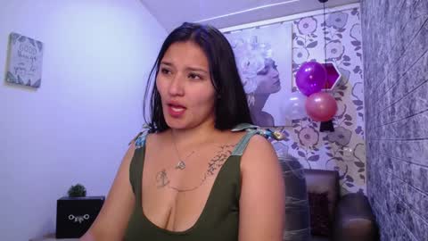 Snapshot of emma_garciaa_ chatting on 02.07.25 emma online show from 02.07.25