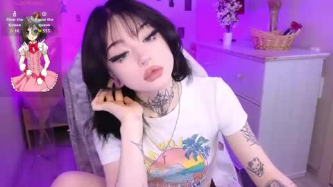 Snapshot of emma_kirks chatting on 06.05.26 emma_kirks online show from 06.05.26
