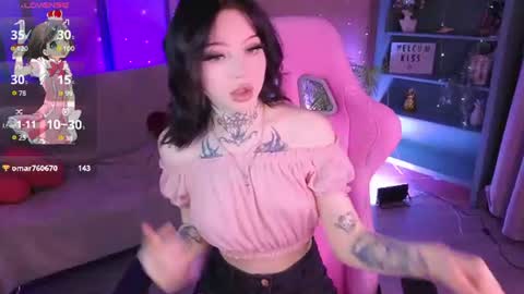 Snapshot of emma_kirks chatting on 06.20.26 emma_kirks online show from 06.20.26