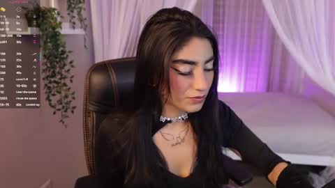 Snapshot of emma_lirys chatting on 06.25.26 Emma online show from 06.25.26