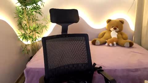 Snapshot of emma_lirys chatting on 07.15.26 Emma online show from 07.15.26