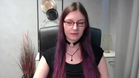 Snapshot of emma_lust94 chatting on 12.12.24 emma online show from 12.12.24