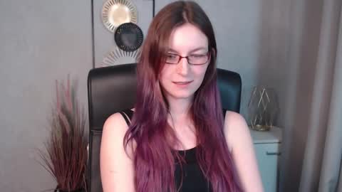 Snapshot of emma_lust94 chatting on 12.14.24 emma online show from 12.14.24
