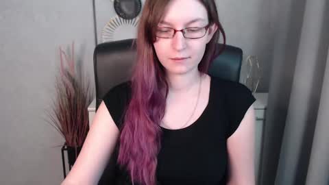 Snapshot of emma_lust94 chatting on 01.22.25 emma online show from 01.22.25