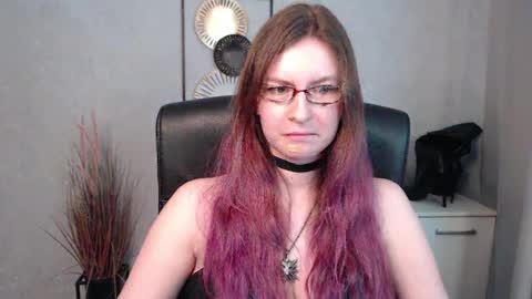 Snapshot of emma_lust94 chatting on 03.12.25 emma online show from 03.12.25