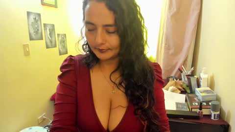 Snapshot of emma_luxy chatting on 12.21.24 emma luxy online show from 12.21.24