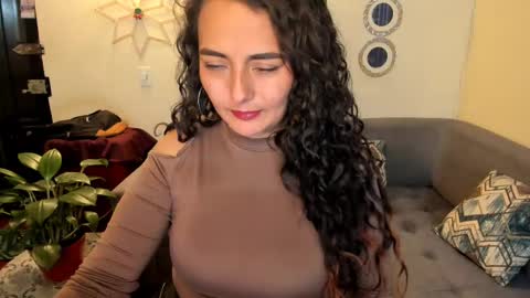 Snapshot of emma_luxy chatting on 02.18.25 emma luxy online show from 02.18.25