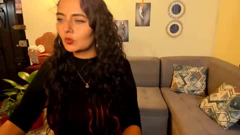 Snapshot of emma_luxy chatting on 02.20.25 emma luxy online show from 02.20.25