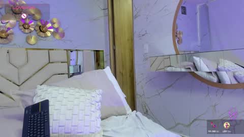 Snapshot of emma_petite4u chatting on 12.17.24 Emma online show from 12.17.24