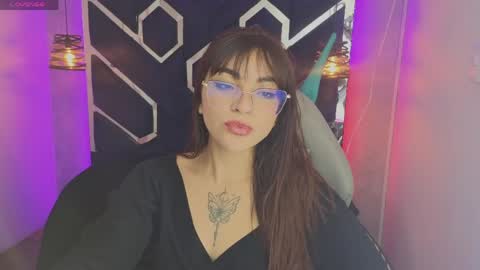 Snapshot of emma_ramone chatting on 05.27.26 emma_ramone online show from 05.27.26