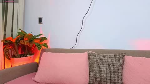 Snapshot of emma_revees chatting on 02.12.26 EMMA REVEES online show from 02.12.26