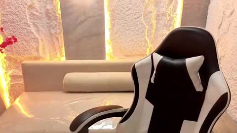 Snapshot of emma_smith_tp chatting on 09.12.25 Emma online show from 09.12.25