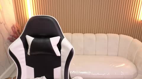 Snapshot of emma_smith_tp chatting on 09.19.25 Emma online show from 09.19.25