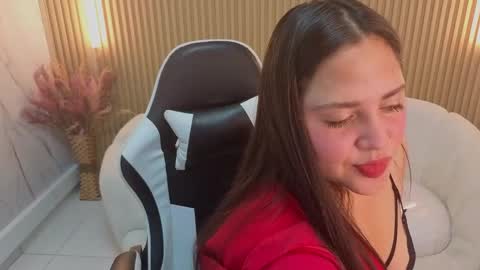 Snapshot of emma_smith_tp chatting on 10.01.25 Emma online show from 10.01.25