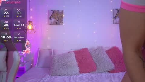 Emma Softt online show from 04.14.26