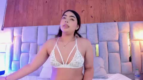 Snapshot of emma_valenciia chatting on 06.20.26 emma_valenciia online show from 06.20.26