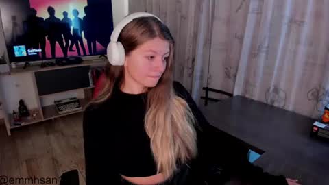 Snapshot of emmaa_hostt chatting on 07.12.26 Ema .l. online show from 07.12.26