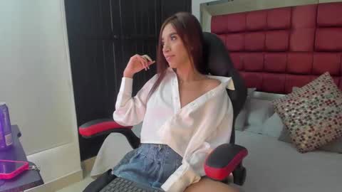 Emma  online show from 10.21.25