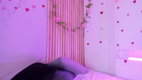 Snapshot of emmaclark_1 chatting on 09.12.25 emmaclark_1 online show from 09.12.25