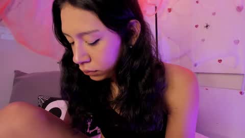 Snapshot of emmaclark_1 chatting on 10.07.25 emmaclark_1 online show from 10.07.25