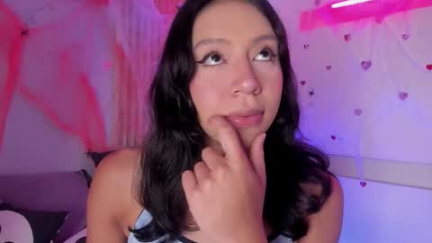 Snapshot of emmaclark_1 chatting on 10.27.25 emmaclark_1 online show from 10.27.25