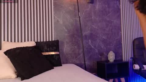 Snapshot of emmaclark_1 chatting on 12.15.25 emmaclark_1 online show from 12.15.25