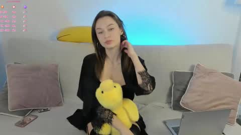 Snapshot of emmacrown chatting on 12.05.25 Emma online show from 12.05.25