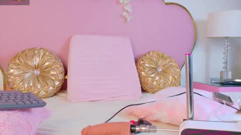 Snapshot of emmacrush chatting on 10.24.25 Welcome Im yosein Your love is my passion activate it with your tips and enjoy with me online show from 10.24.25