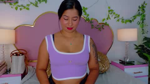 Snapshot of emmacrush chatting on 11.01.25 Welcome Im yosein Your love is my passion activate it with your tips and enjoy with me online show from 11.01.25