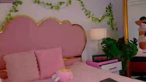 Snapshot of emmacrush chatting on 11.27.25 Welcome Im yosein Your love is my passion activate it with your tips and enjoy with me online show from 11.27.25