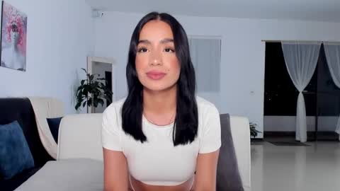 Snapshot of emmaellis chatting on 01.14.25 valentina online show from 01.14.25